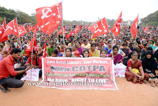  Beedi workers take out massive rally 1